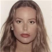 Hola, soy Erika, tengo 18 años y estoy cursando la carrera de Economía en la Universidad de Valencia. Imparto clases particulares desde hace años y conozco las asignaturas de cerca